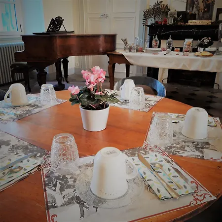 Chateau De Briancon, The Originals Relais Hotel Baune
