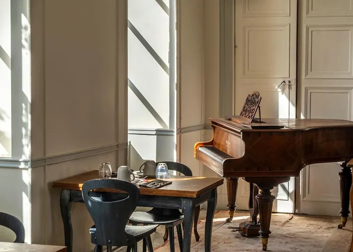 Hotel Chateau De Briancon, The Originals Relais Baune