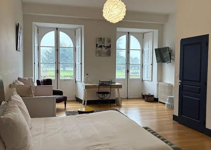 Chateau De Briancon, The Originals Relais Hotell