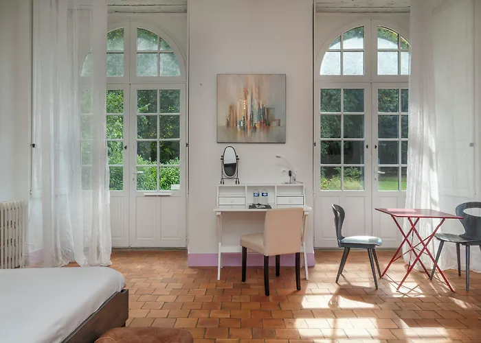 Hotell Chateau De Briancon, The Originals Relais Baune