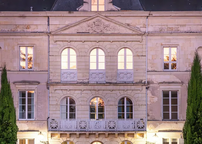 Hotel Chateau De Briancon, The Originals Relais 3*